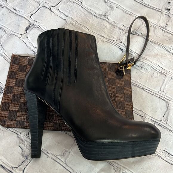 BCBG maxazria black leather ankle boots - Picture 3 of 13